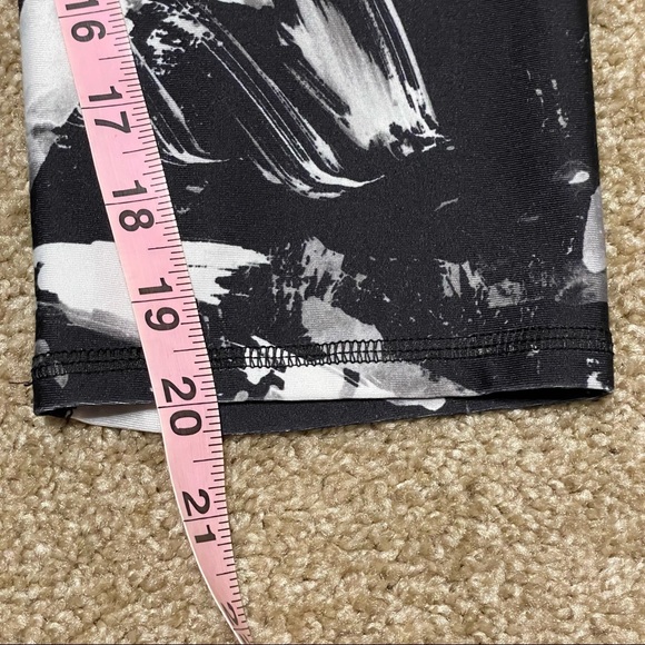 Fabletics Powerhold Leggings Size Medium - Picture 8 of 8